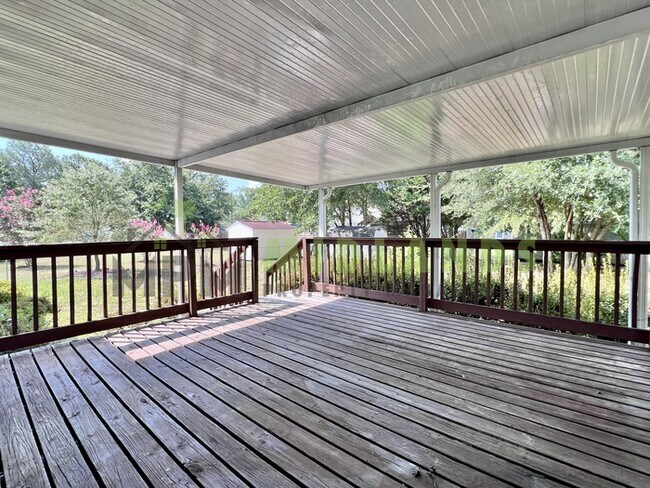 Building Photo - 113 Lake Shire Dr