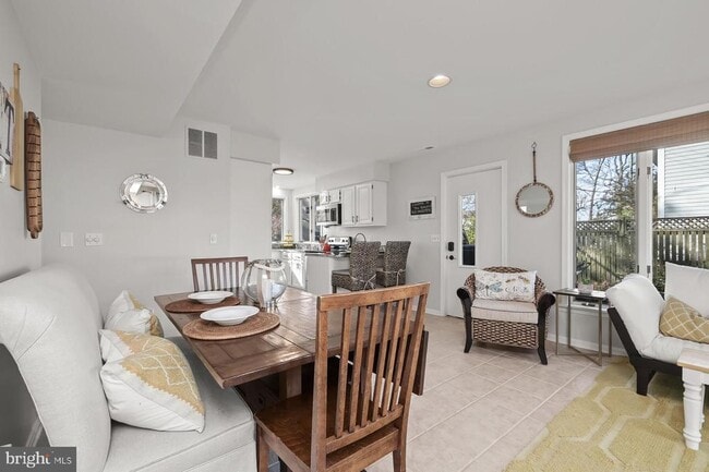 Building Photo - 4706 Frederick Ave