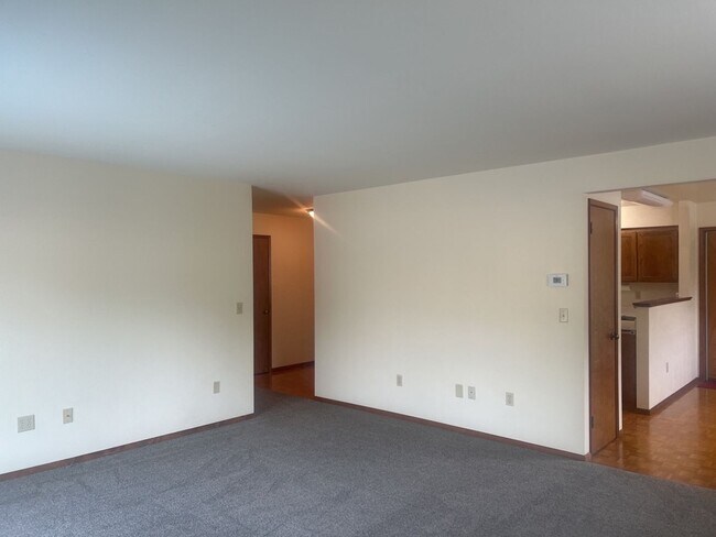 Building Photo - 2149 Woodcrest Ct