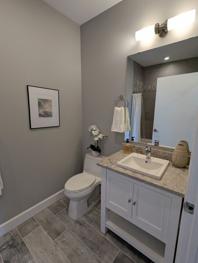 Building Photo - Gorgeous 2 Bedroom 2 Bathroom Downtown Condo with Epic Views and Free Parking