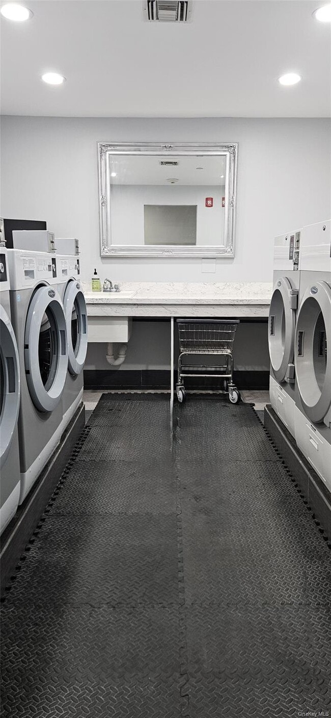 Building Photo - 93 Hempstead Ave