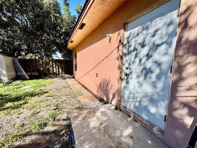 Building Photo - 6032 SW 38th St