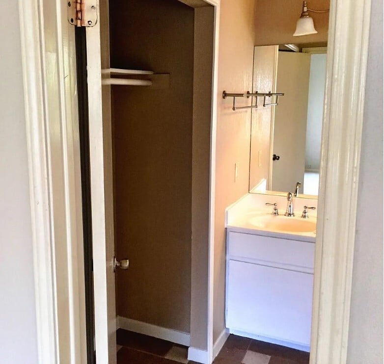 Building Photo - 1213 Silverton Ct