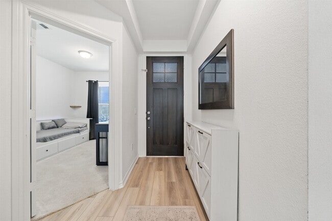 Building Photo - 1332 Tan Gable Ln