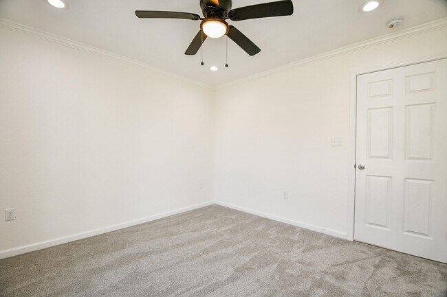 Building Photo - 10402 Kirkhall Dr