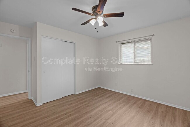 Building Photo - 560 Bardot Dr