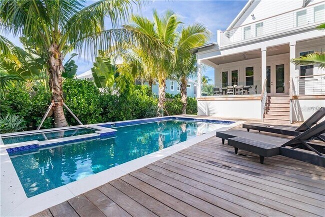 Building Photo - 580 Broadway St