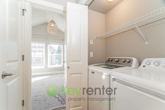 Building Photo - **Rent Special** Modern 3 Bedroom with Off...