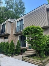 Building Photo - 1403 Oakbrook E Dr