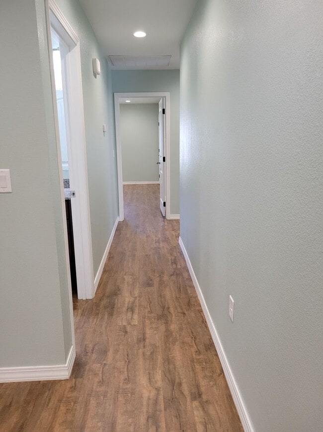 Building Photo - rf2616