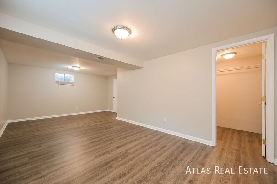 Building Photo - 14955 E Columbia Dr