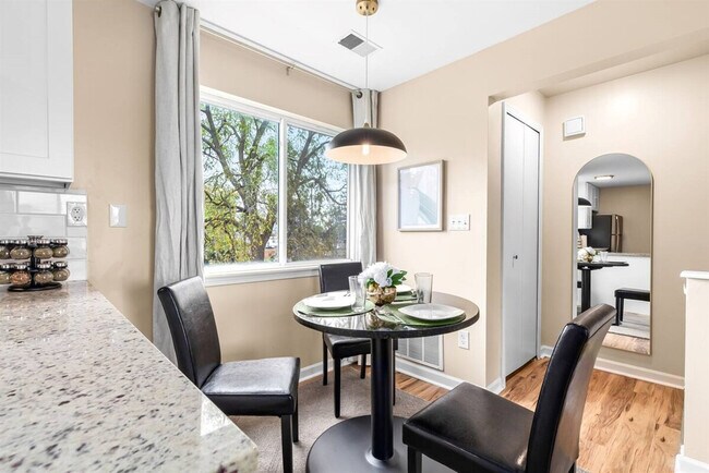 Building Photo - 18308 Mesle St