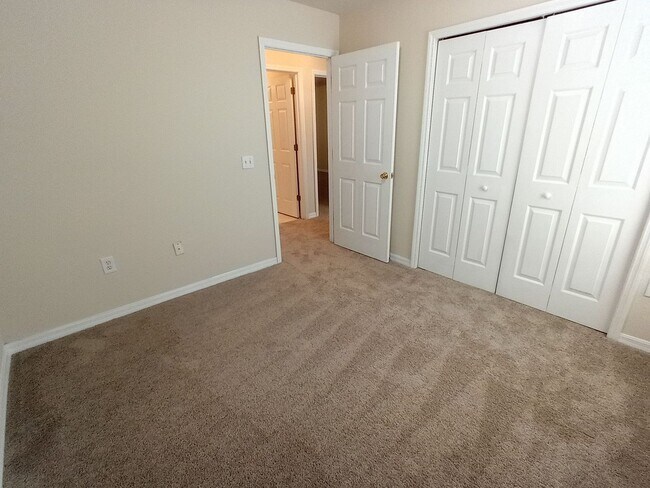 Building Photo - 880Col