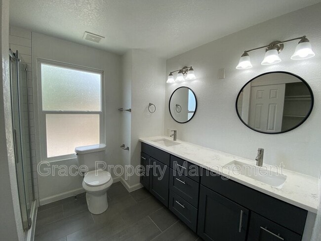 Building Photo - 9371 Bellaire Dr