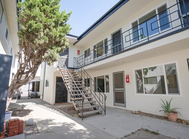 Building Photo - 821 W 167th St