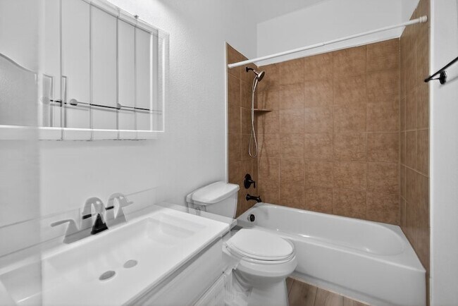 Building Photo - 2360 Collin Dr