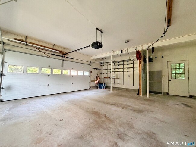 Building Photo - 22 Hyde Park Dr