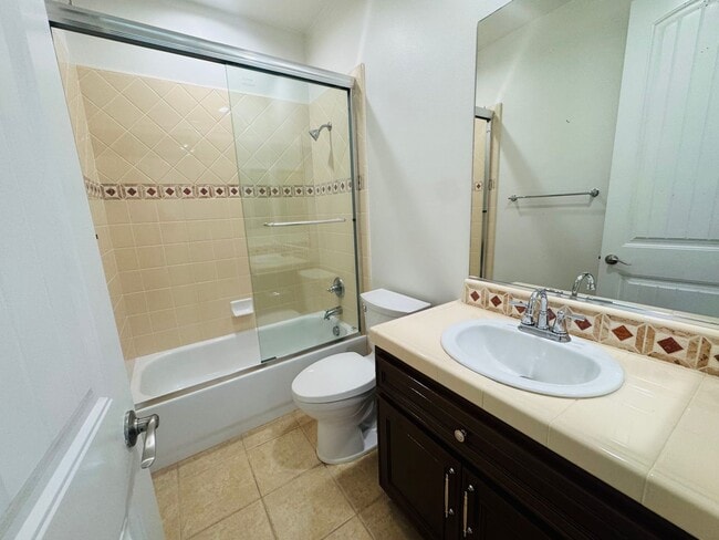 Building Photo - Luxury Rental in Village at the Park