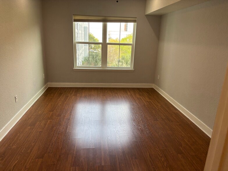 Building Photo - 206 E South St