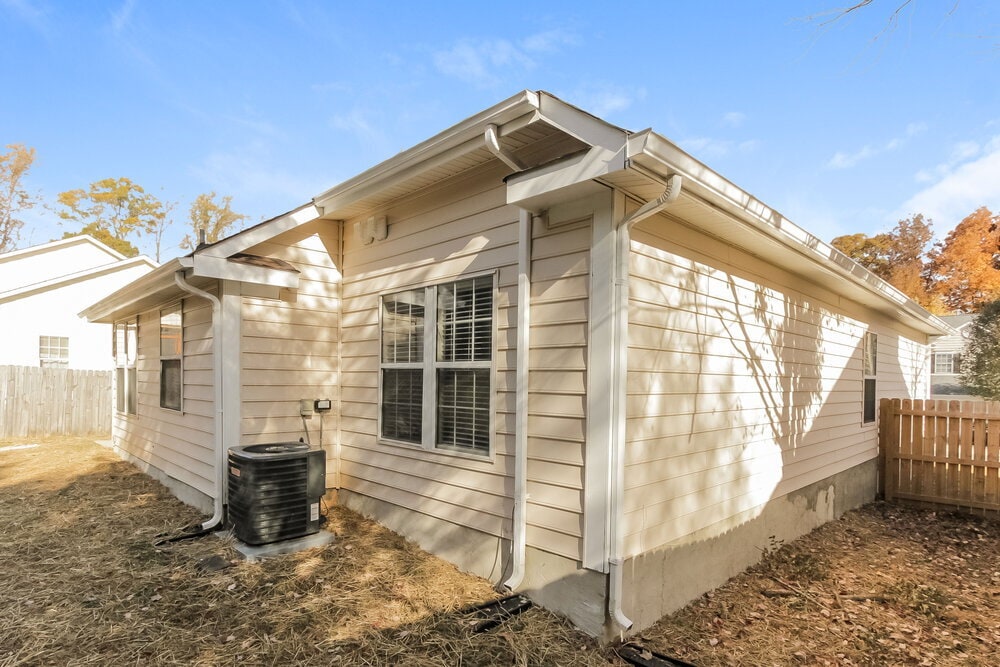 Building Photo - 1514 Jeffrey Bryan Dr