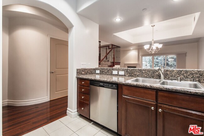 Building Photo - 15206 Burbank Blvd