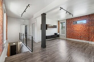 Building Photo - Fully Renovated Victorian Townhome in Curtis Park/RiNo | Walk to Dining, Parks & Downtown