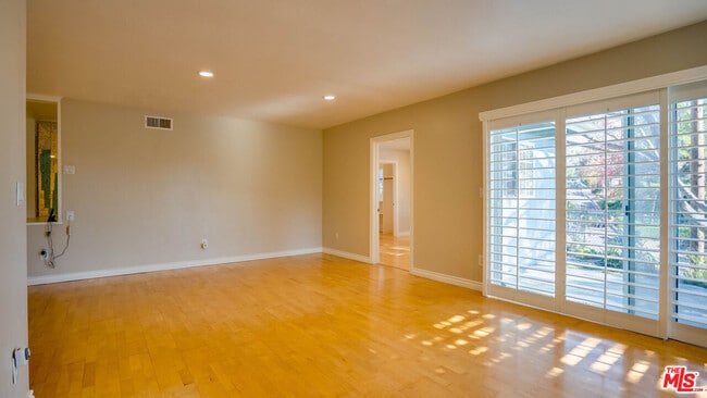 Building Photo - 9631 Crystal View Dr