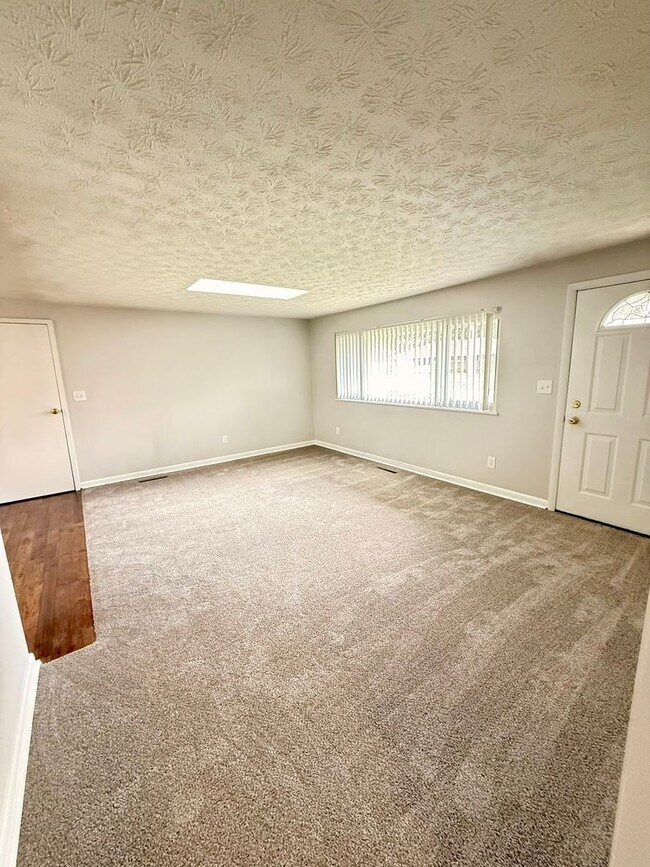 Building Photo - Updated 3BR Brick Ranch | Screened Porch | Attached Garage