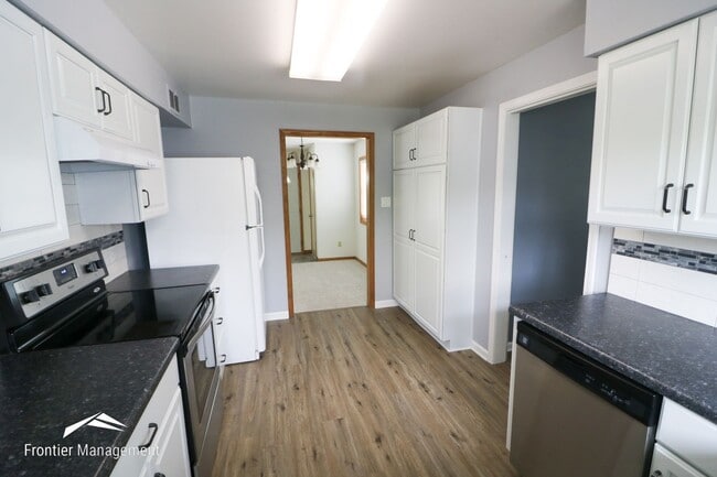 Building Photo - Three Bedroom Home Near Westloop Shopping ...