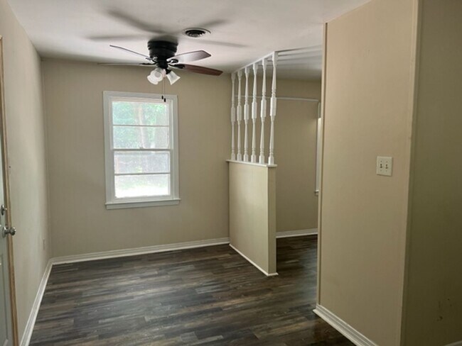 Building Photo - 1450 E Morlee Dr
