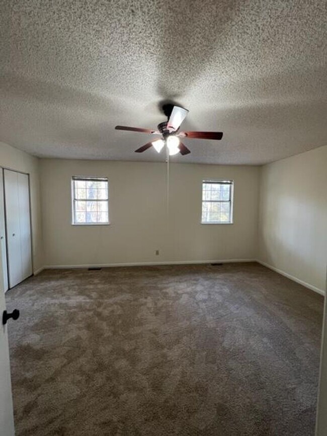 Building Photo - 3BD/2B Townhouse in New Wood Valley