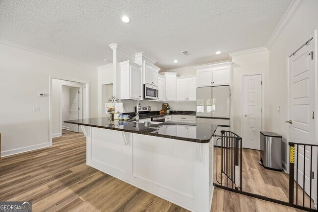 Building Photo - 152 Verano St