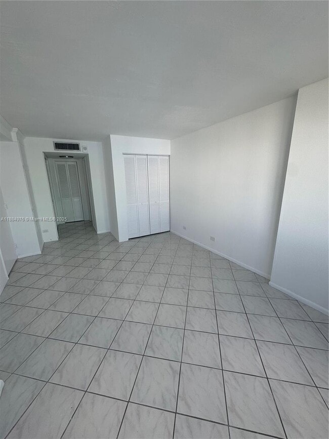 Building Photo - 6039 Collins Ave