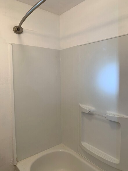 Building Photo - 413 3rd Ave W