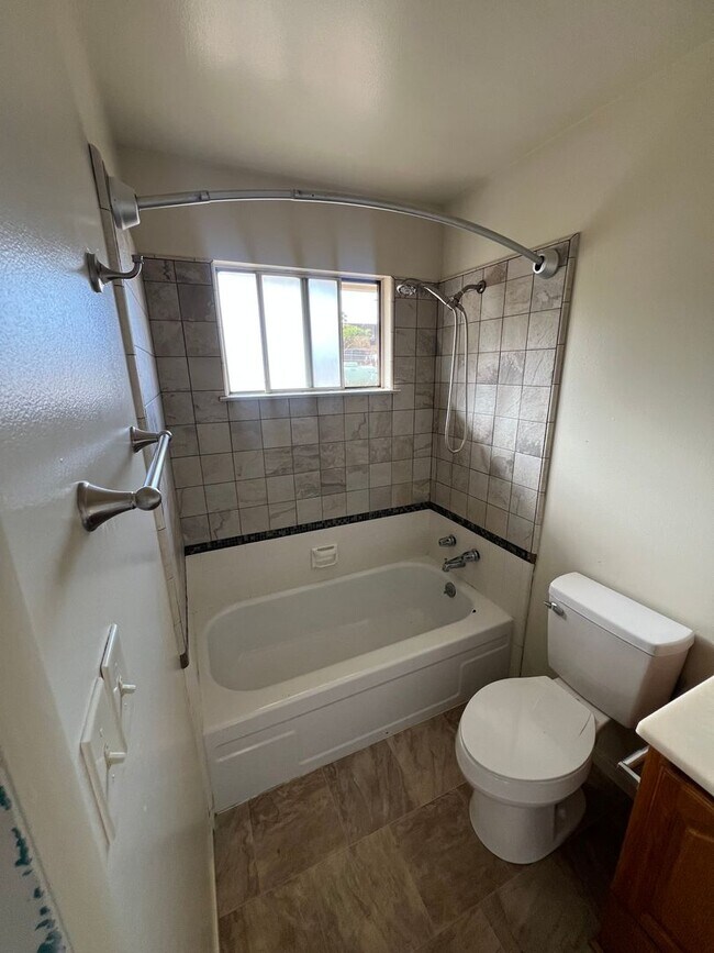 Building Photo - Oroville 4 bed 2 bath 3300sqft country hom...