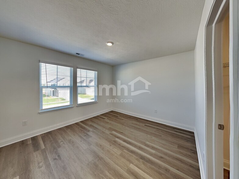 Building Photo - 9145 Henley Ave