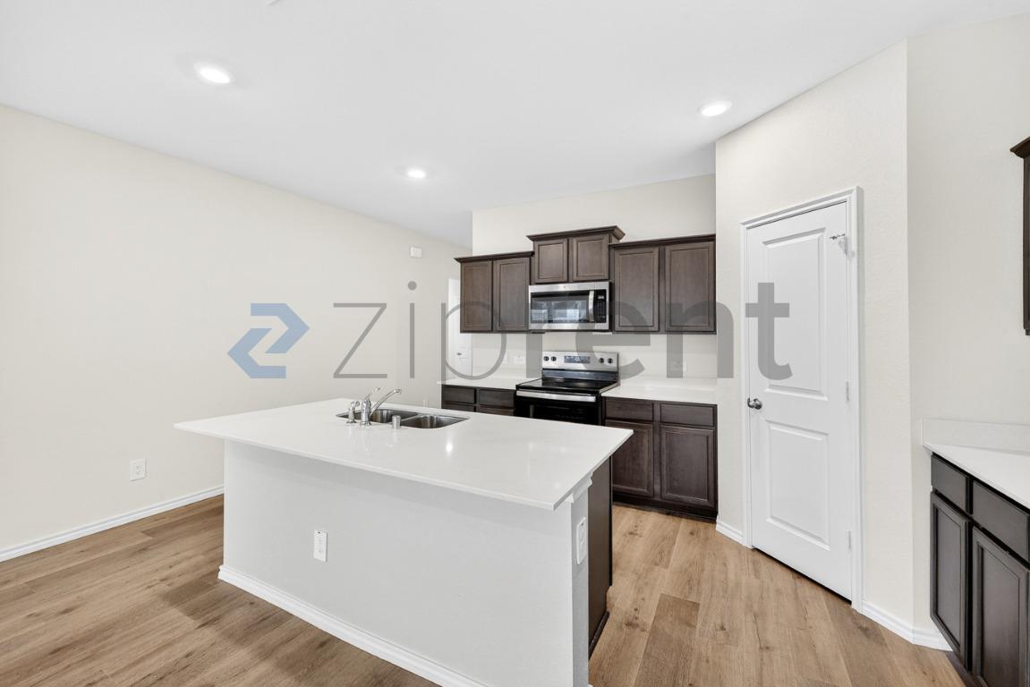 Building Photo - 13137 Rich Ln