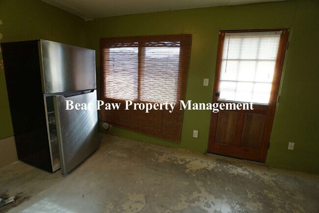 Building Photo - Cute Condo in North Evergreen!