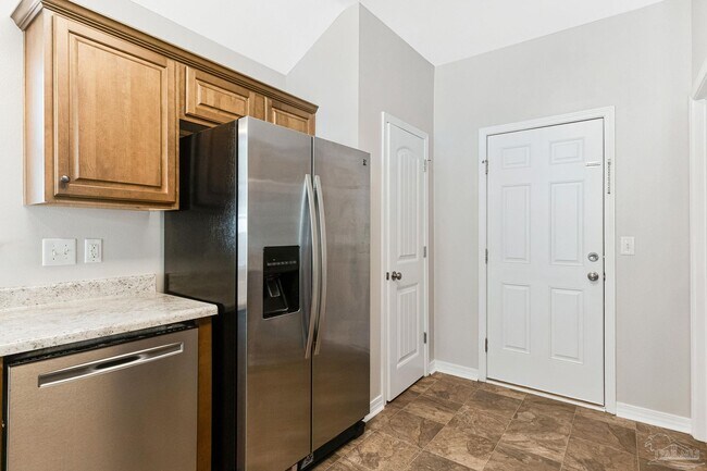 Building Photo - 5441 Pescara Dr