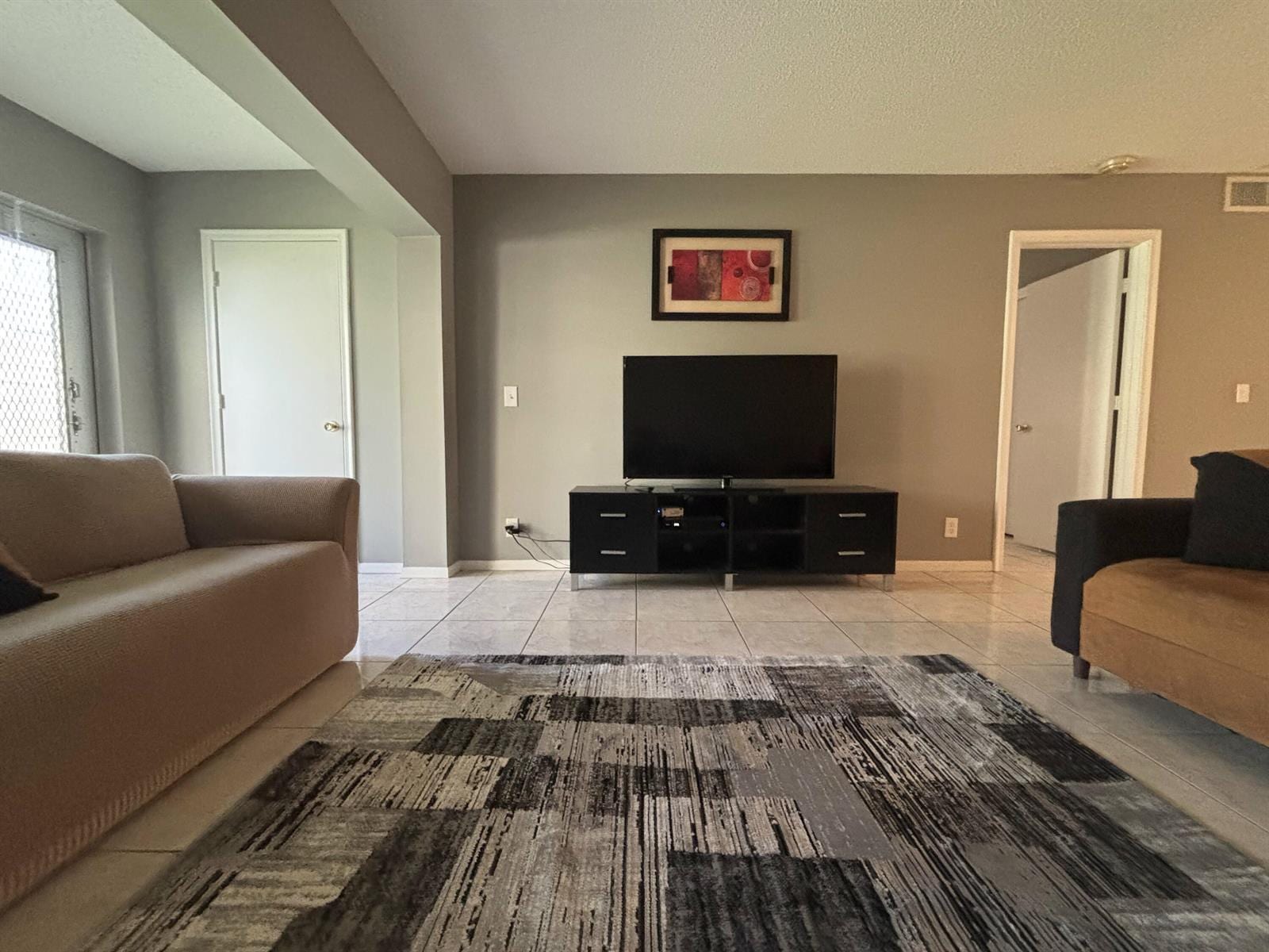 Building Photo - 1120 Boxwood Dr