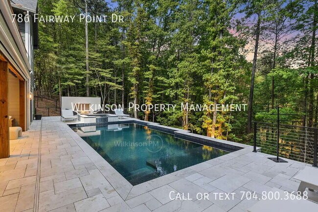 Building Photo - 786 Fairway Point Dr