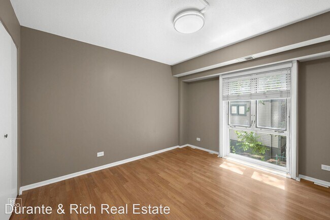 Building Photo - 2 br, 2 bath House - 1738 Chicago Avenue