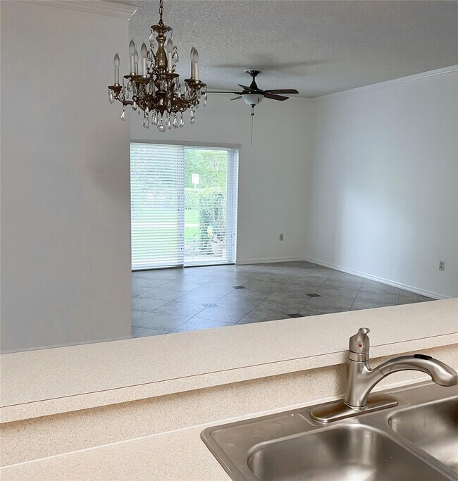 Building Photo - 2904 Crestwood Ter