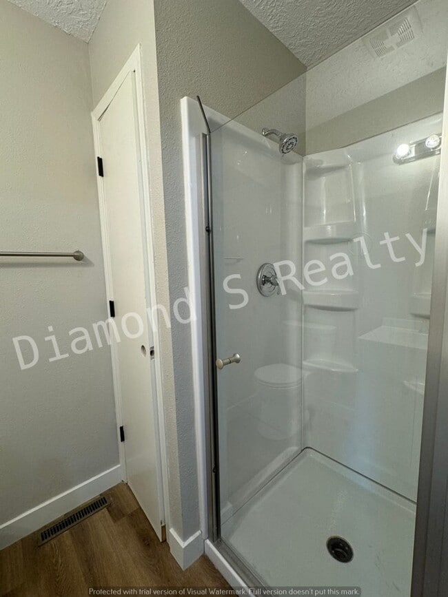Building Photo - Charming 3 Bedroom Home - Wanda Gray/Chero...