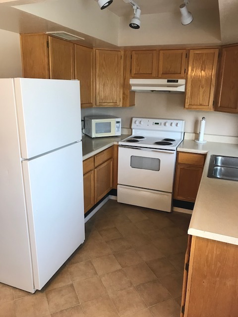 Building Photo - Ground Floor Two Bedroom Condo ~ North Pre...