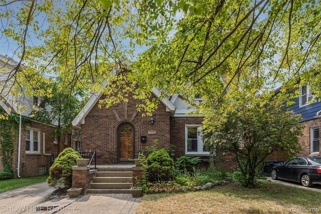 Building Photo - 2410 Yale Ave