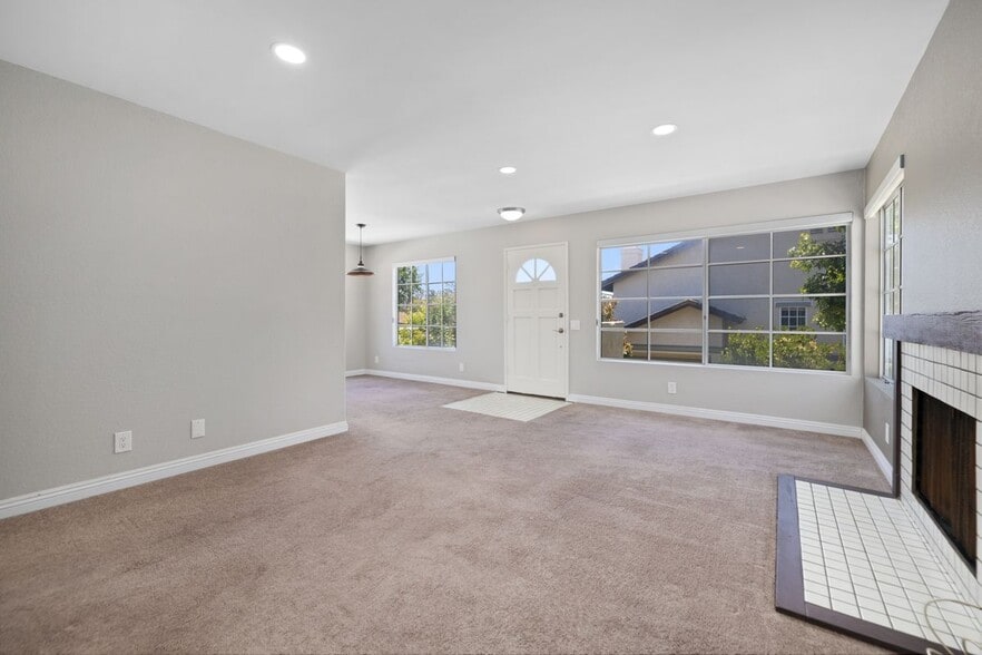 Building Photo - 19 Exeter