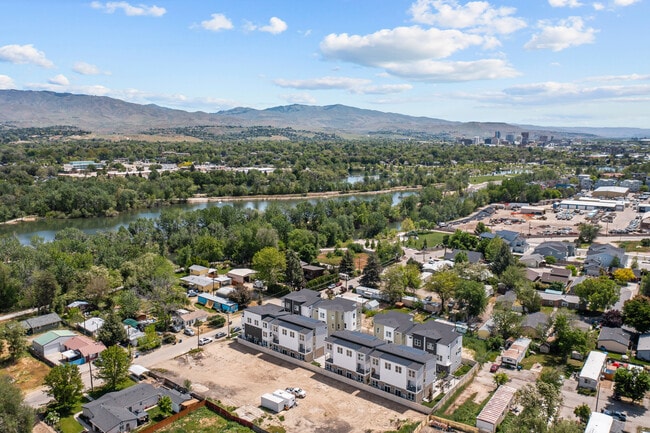 Building Photo - 478 E Violets Cv Ln