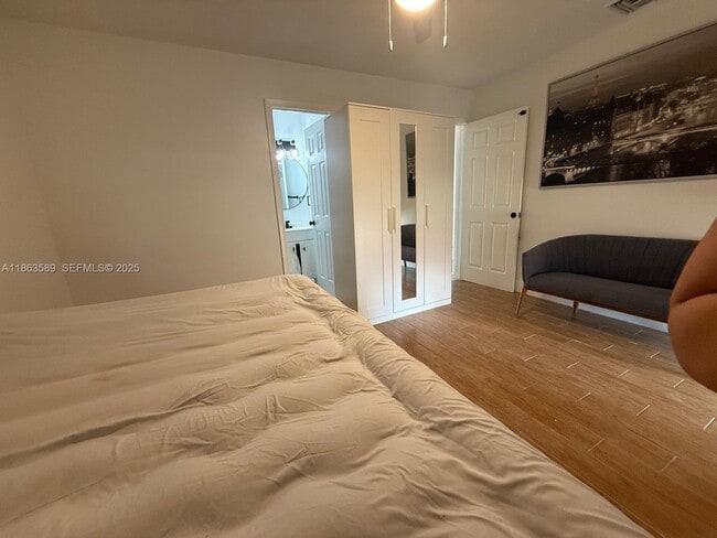 Building Photo - 4403 NW 4th Ave