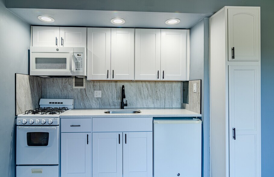 Building Photo - 1931 N Cleveland St